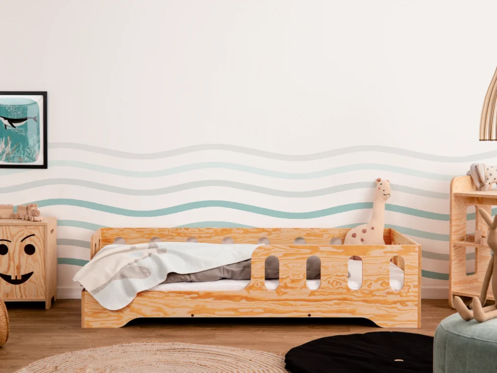 Lit en bois fabriqué en contreplaqué de pin couleur bois verni avec entrée à gauche