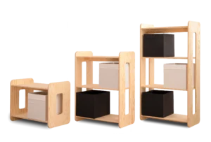 Trois étagères en bois de différentes tailles en couleur bois naturel