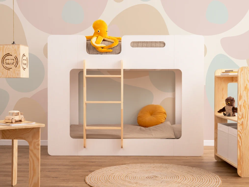 Lit superposé en bois contreplaqué de pin de couleur blanc avec une échelle à gauche