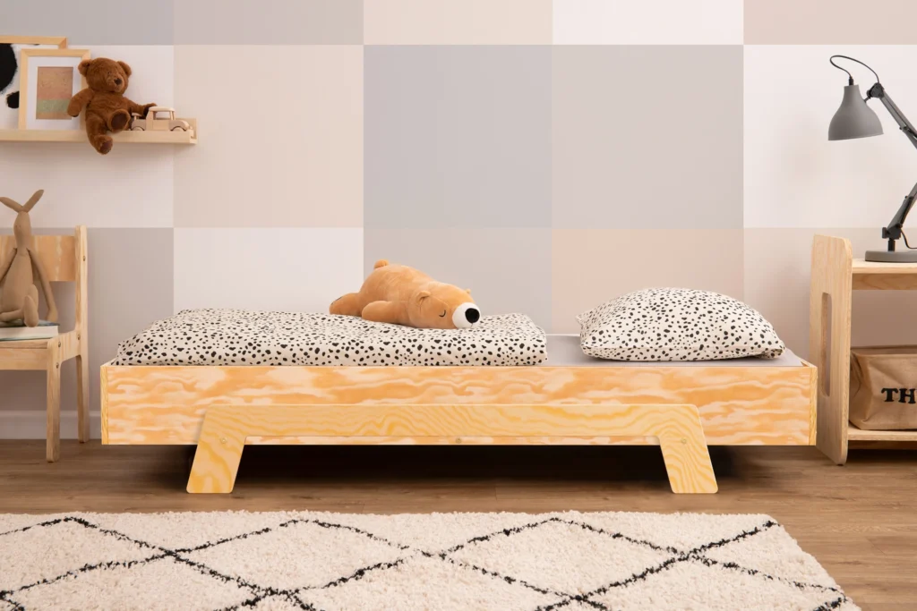 Lit pour enfant en bois fabriqué en contreplaqué de pin sans barrières couleur bois verni