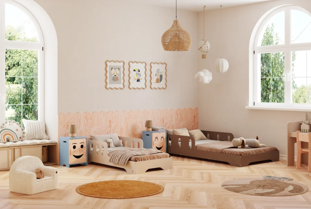 Deux lits en bois fabriqués en contreplaqué de pin aux couleurs cachemire et chocolat avec des barrières