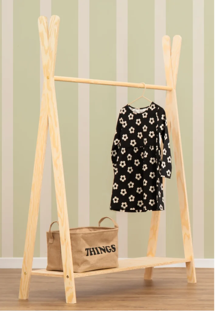 Porte-manteau en bois en forme de tipi avec étagère inférieure taille XL
