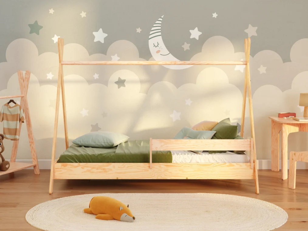 Lit pour enfant en bois de style tipi fabriqué en contreplaqué de pin de couleur bois laqué avec une barrière latérale