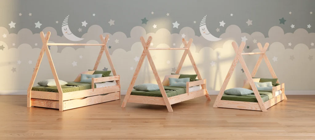 Trois types de lits en bois de style tipi en contreplaqué de pin de couleur bois naturel avec des barrières latérales