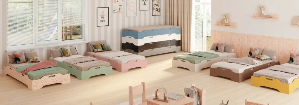 Lits simples en bois sans barrières fabriqués en contreplaqué de pin disponibles en différentes couleurs