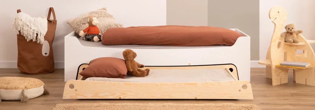 Lit enfant en bois fabriqué en contreplaqué de pin de couleur bois naturel avec tiroir coulissant