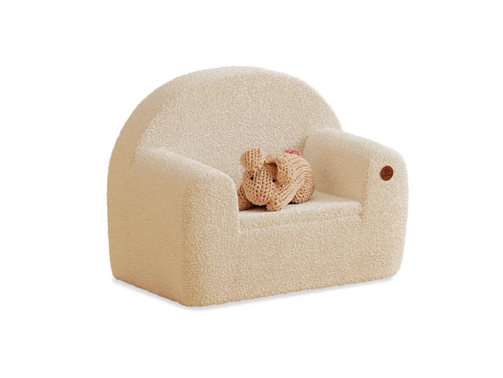 Fauteuil enfant en mousse recouvert d'un tissu agréable de couleur écru