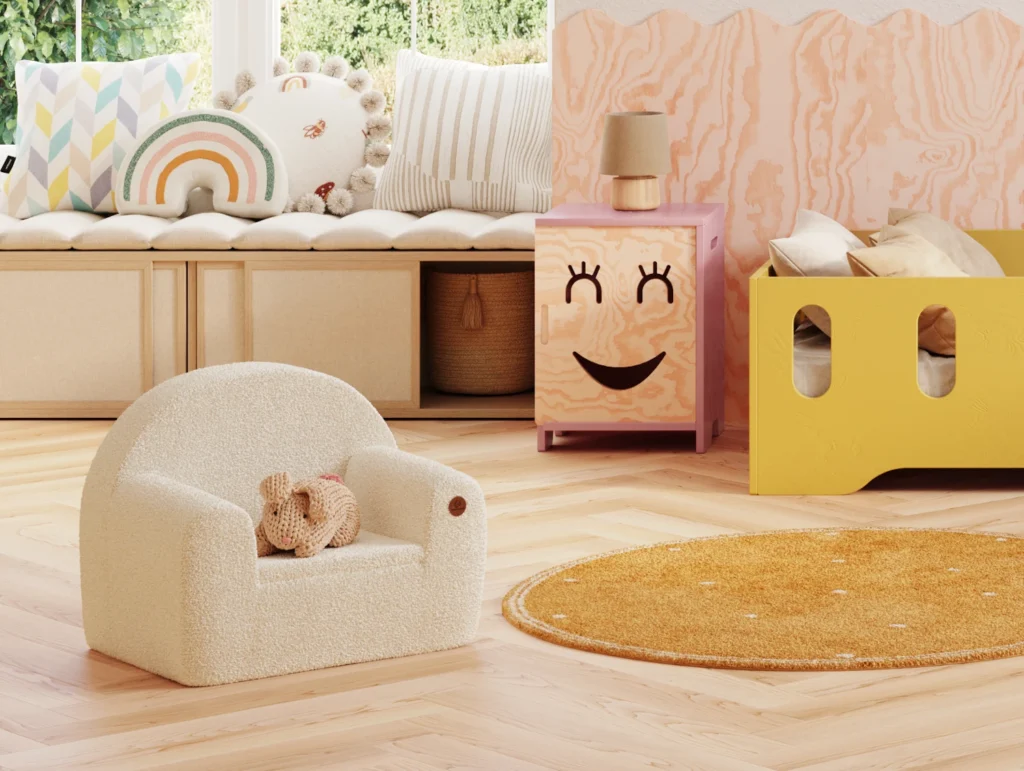 Fauteuil enfant en mousse recouvert d'un tissu agréable de couleur écru