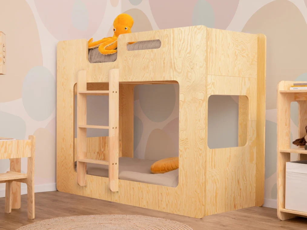 Lit superposé en bois contreplaqué de pin de couleur bois laqué avec une échelle à gauche