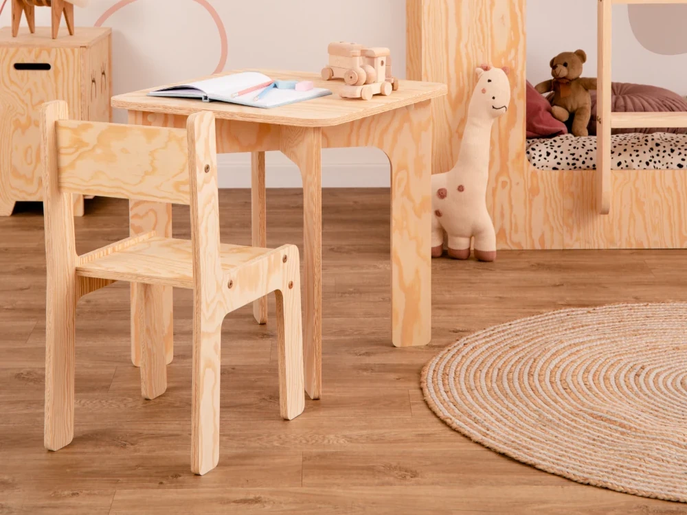 Ensemble pour enfants en bois composé d’une table et d’une chaise fabriqués en contreplaqué de pin