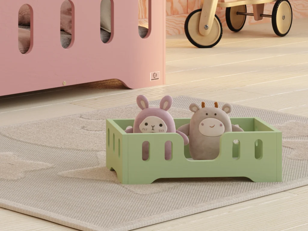 Lit en bois pour poupées avec des ouvertures ovales dans les barrières et une entrée centrale en vert