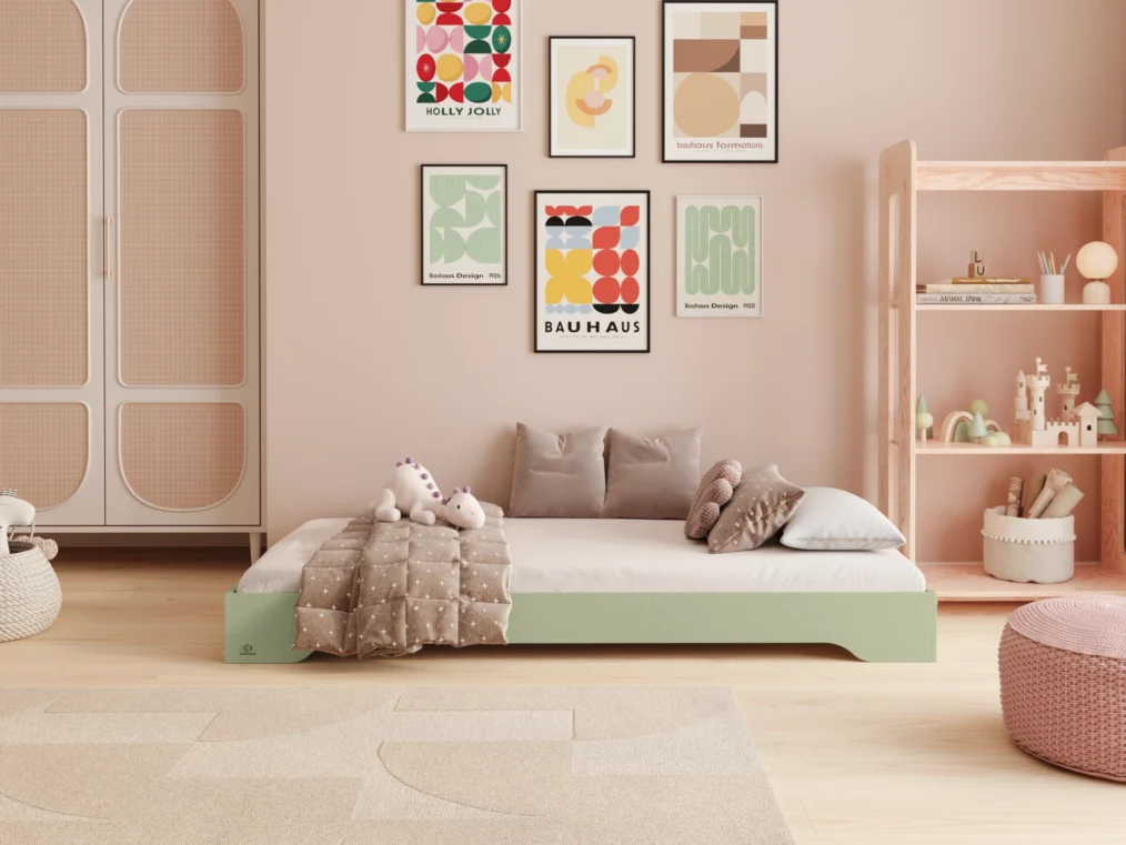 Lit enfant en bois sans barrières fabriqué en contreplaqué de pin couleur vert