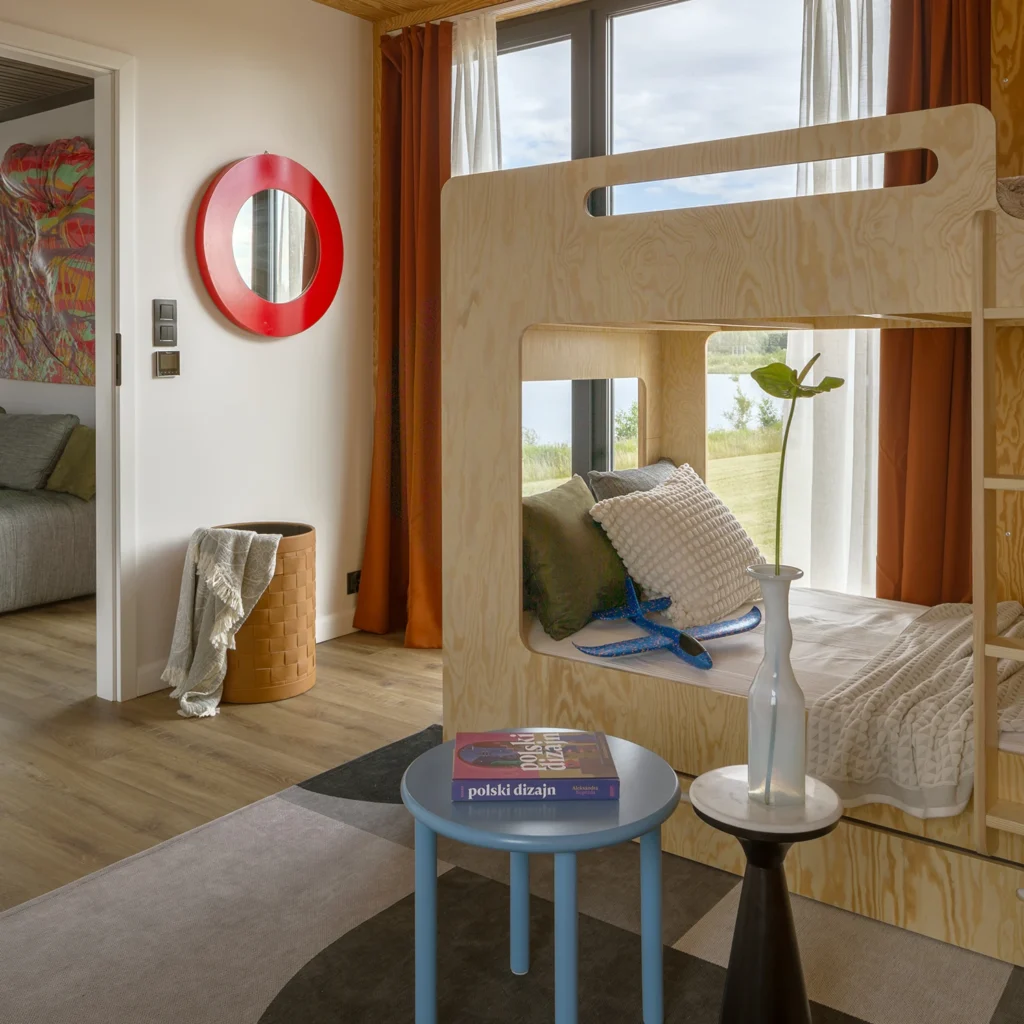 Lit superposé en bois fabriqué en contreplaqué de pin couleur naturel avec échelle à droite et tiroir coulissant