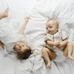 Faut-il retourner le matelas de bébé Conseils et fréquence pour parents