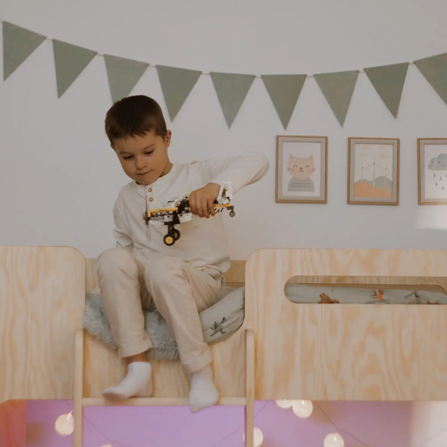 Lit superposé en bois pour enfants avec barrières de sécurité et sommier MIMI B Montessori