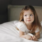 Mon enfant transpire la nuit causes, quand s'inquiéter et solutions