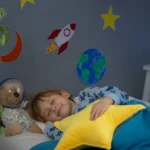 Quand mon enfant dort dans mon lit pourquoi et comment l'aider à dormir seul